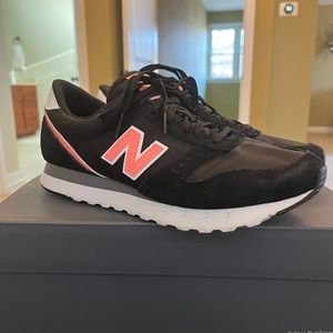 New Balance 311 V2 women’s shoes size 8